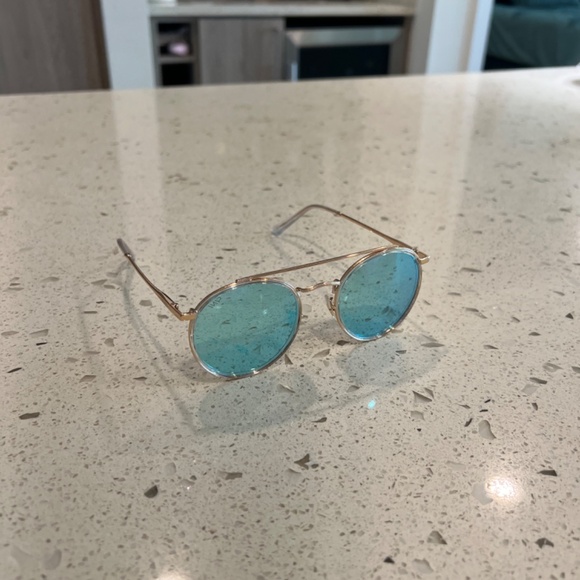 Women's Round Polarized Sunglasses - Picture 3 of 4